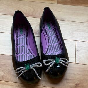 Stylish Black Flats with Bow Accent